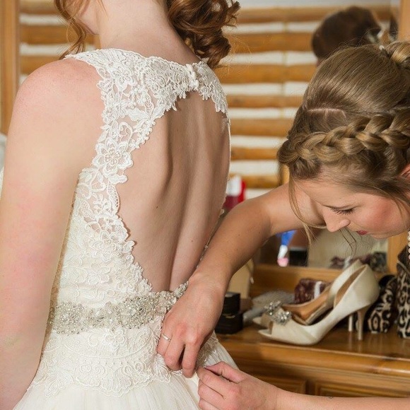 Wedding gown- limited design! Size 8 altered - Picture 8 of 8